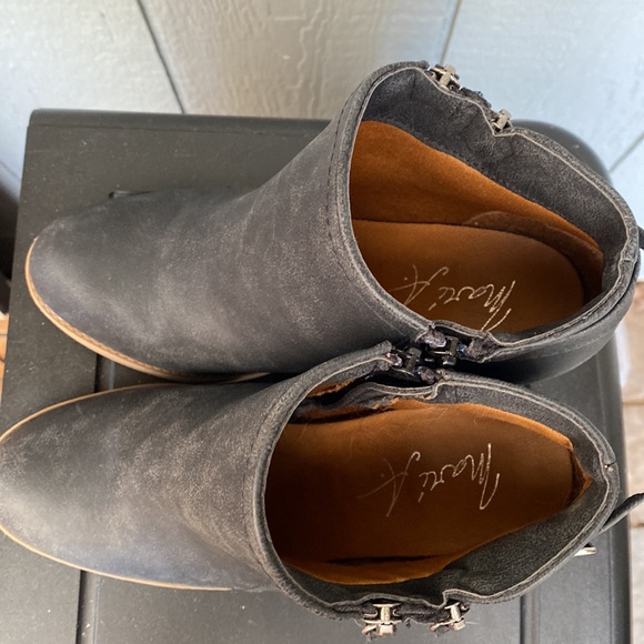 Mari A. heeled booties size 6.5 - Picture 2 of 5